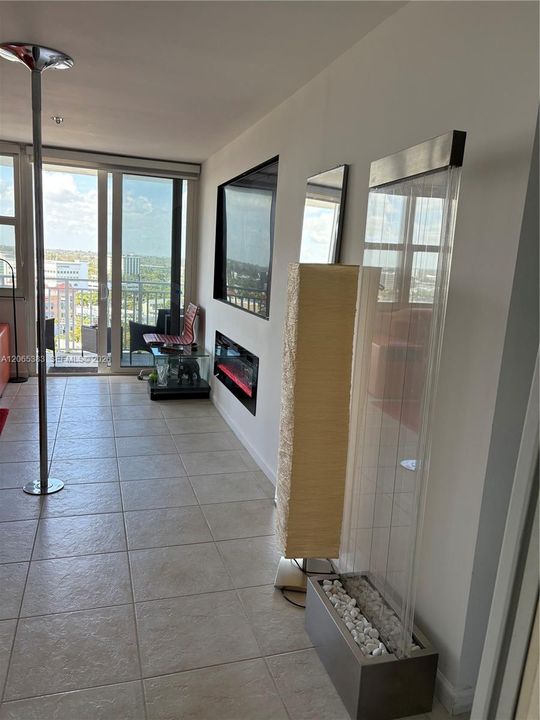 For Rent: $2,400 (1 beds, 1 baths, 855 Square Feet)