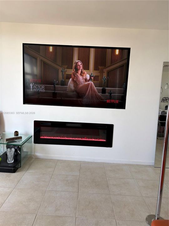 For Rent: $2,400 (1 beds, 1 baths, 855 Square Feet)