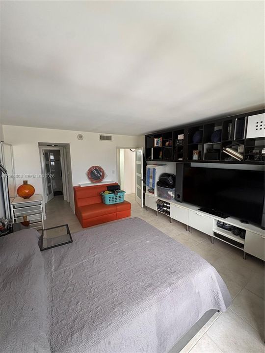 For Rent: $2,400 (1 beds, 1 baths, 855 Square Feet)