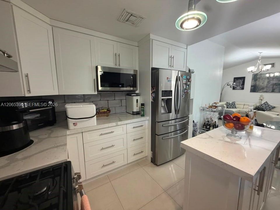 For Sale: $730,000 (3 beds, 2 baths, 1254 Square Feet)