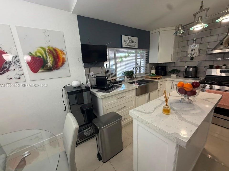 For Sale: $730,000 (3 beds, 2 baths, 1254 Square Feet)