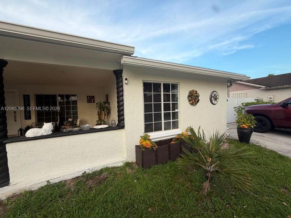 For Sale: $730,000 (3 beds, 2 baths, 1254 Square Feet)