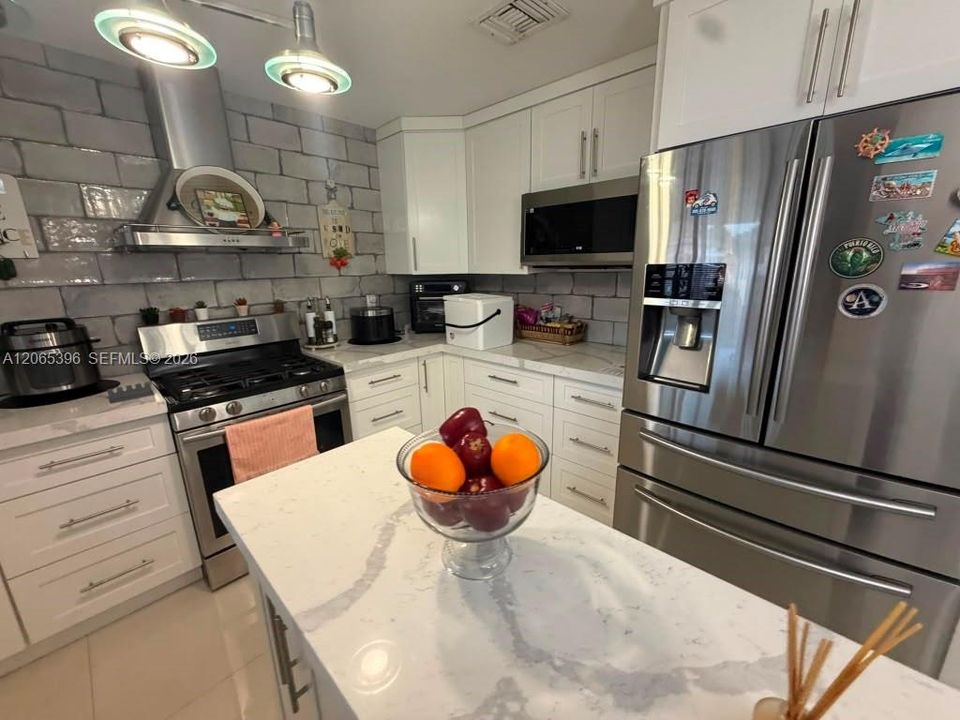For Sale: $730,000 (3 beds, 2 baths, 1254 Square Feet)