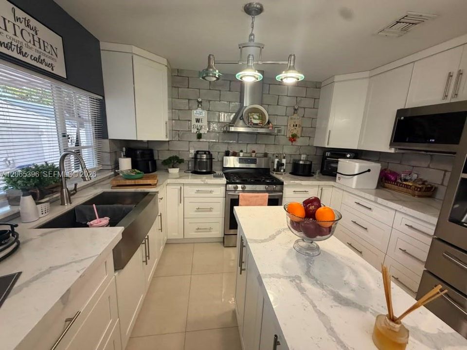 For Sale: $730,000 (3 beds, 2 baths, 1254 Square Feet)