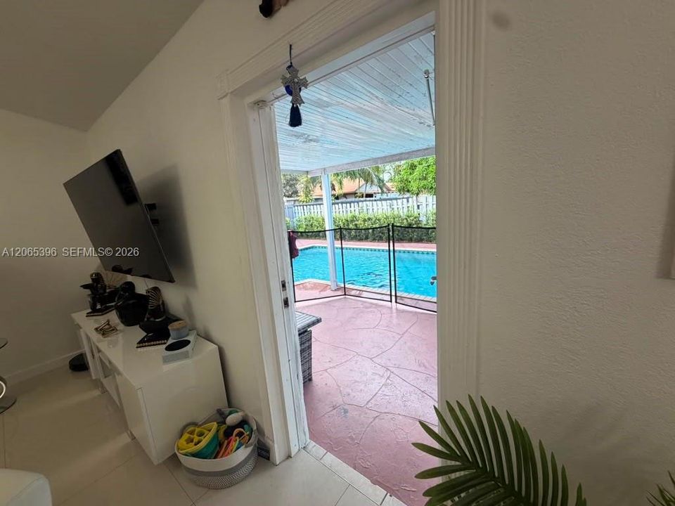For Sale: $730,000 (3 beds, 2 baths, 1254 Square Feet)