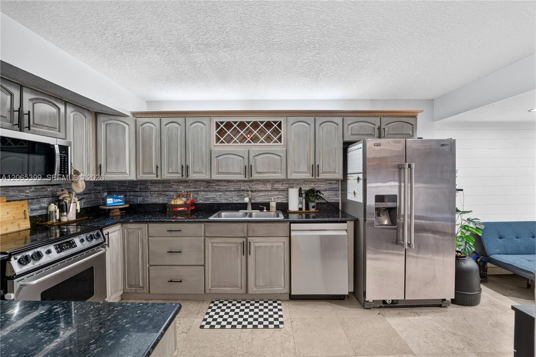 For Sale: $460,000 (3 beds, 2 baths, 1675 Square Feet)