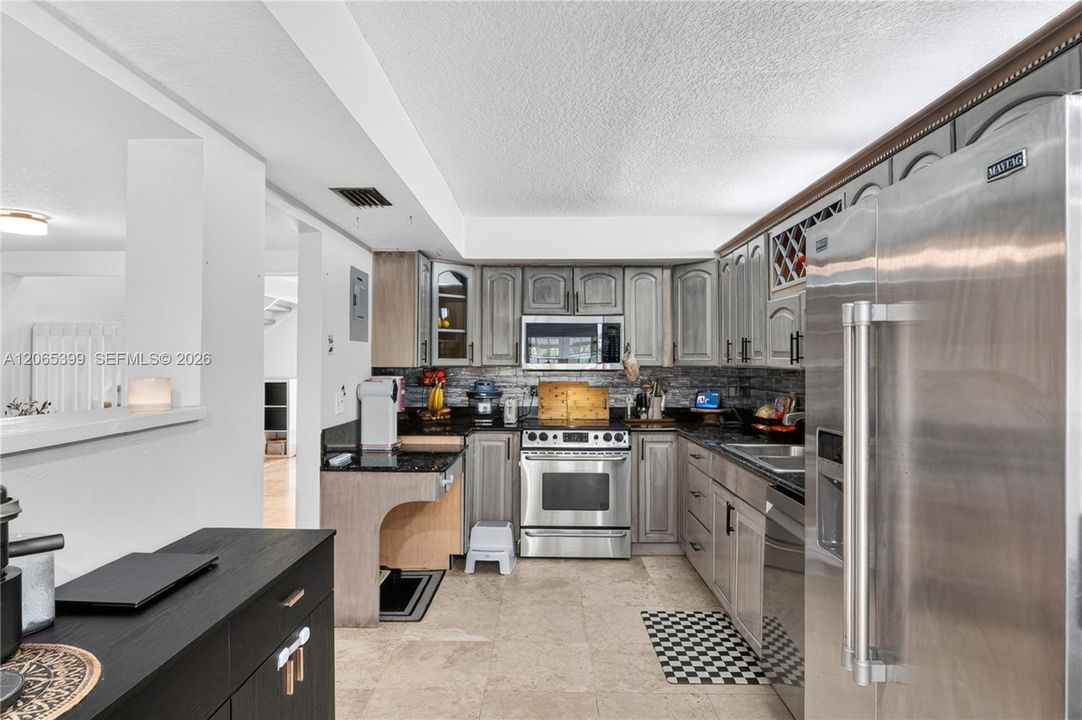 For Sale: $460,000 (3 beds, 2 baths, 1675 Square Feet)