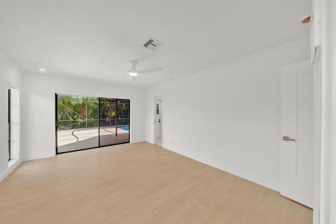 14 Primary Bedroom Suite (1)