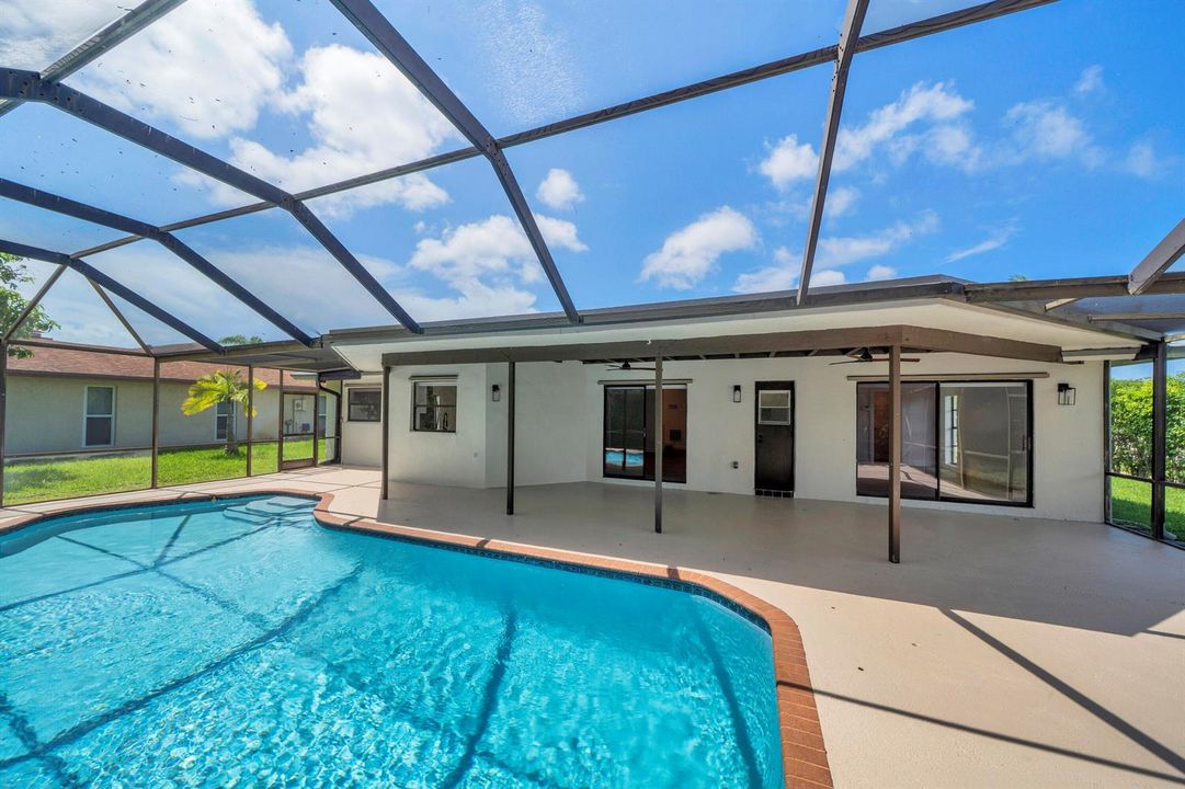 19 Covered Pool Deck (1)