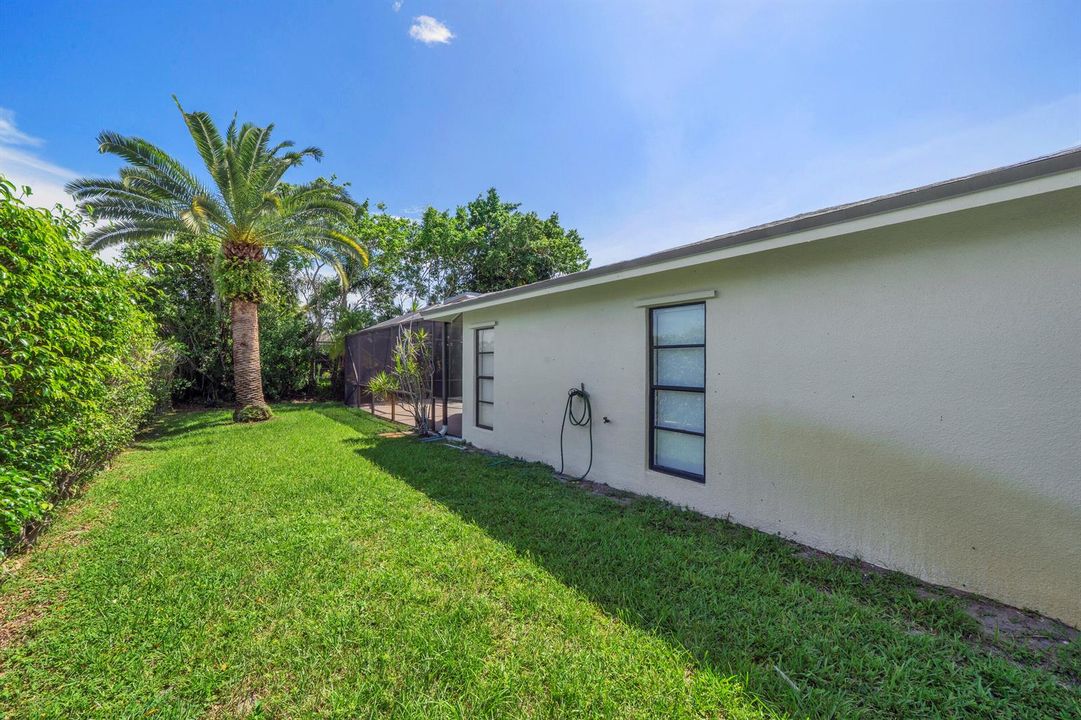 25 Side yard (2)