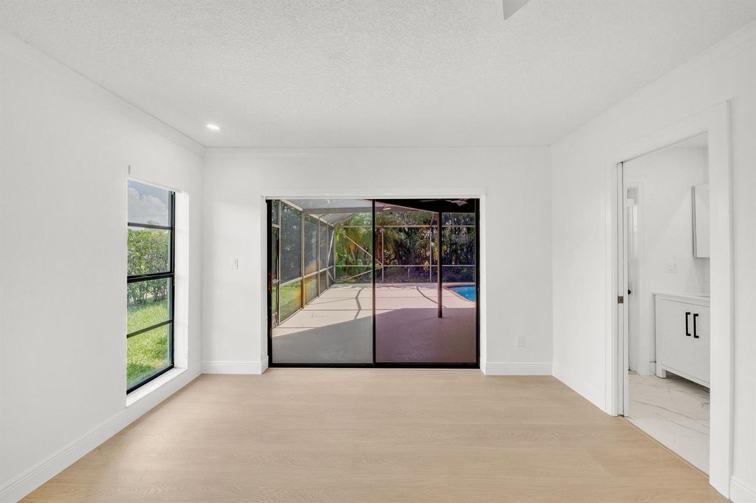 10 Primary Bedroom Suite (3)