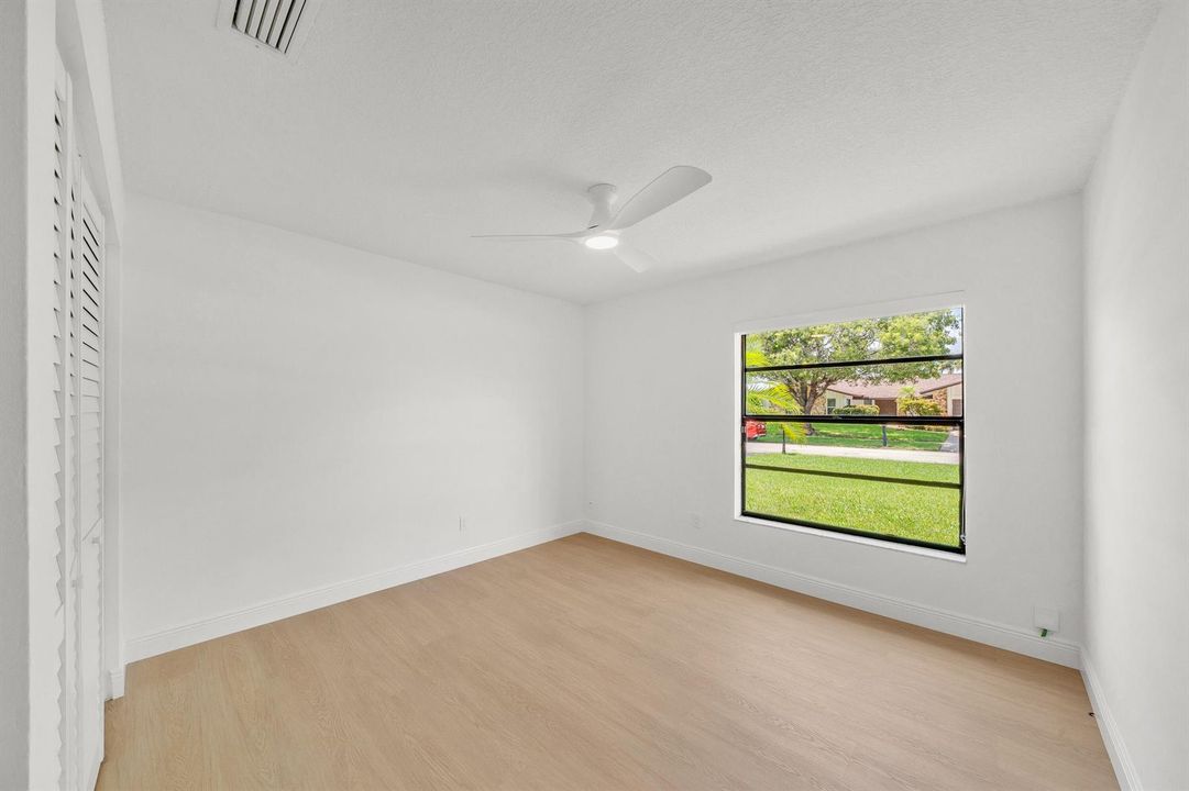 9 Guest Bedroom A (1)