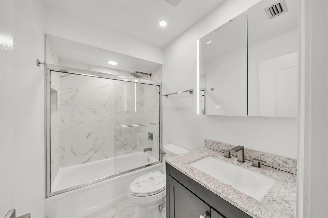 8 Guest Bathroom (1)