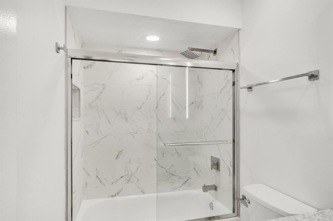 8 Guest Bathroom (3)
