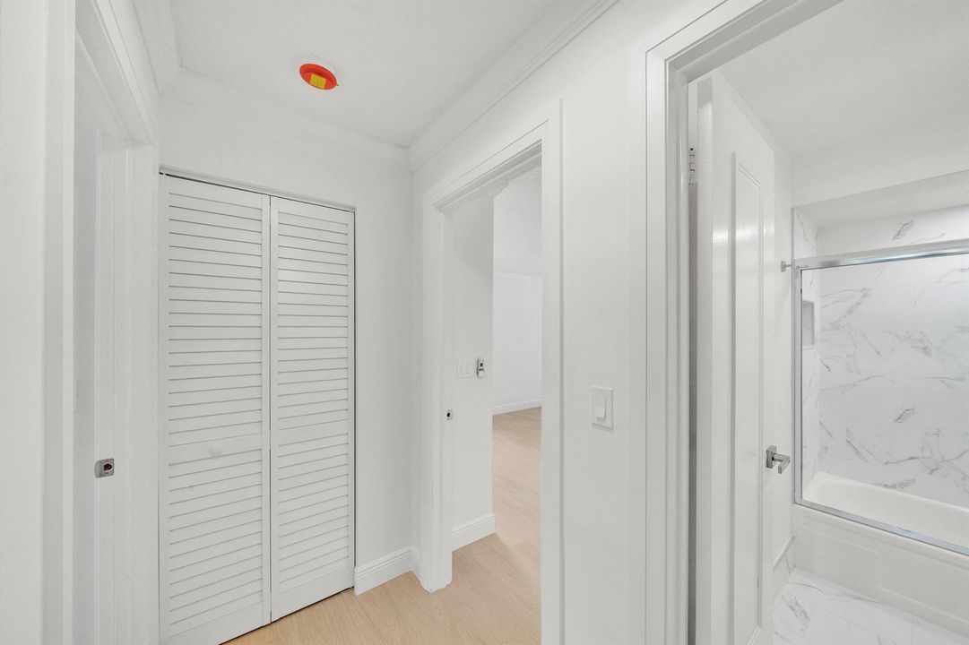 10 Primary Bedroom Suite (1)