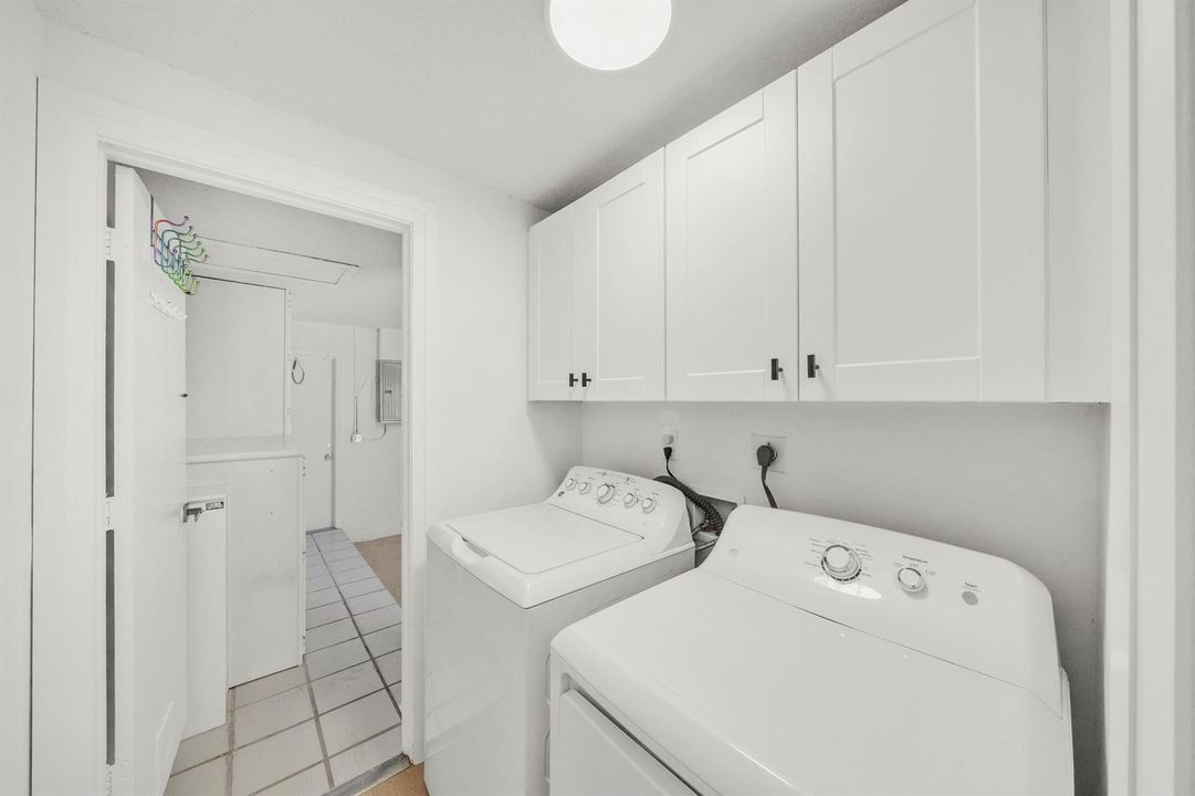21 Laundry Room (2)