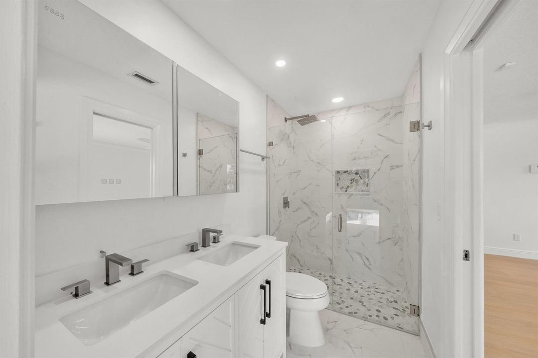 11 Primary Bath - Cabana Bath (5)