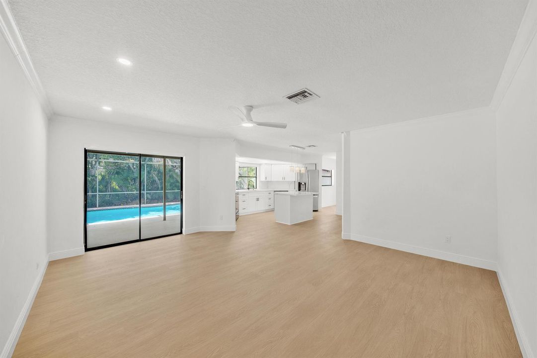 17 Living Area (2)
