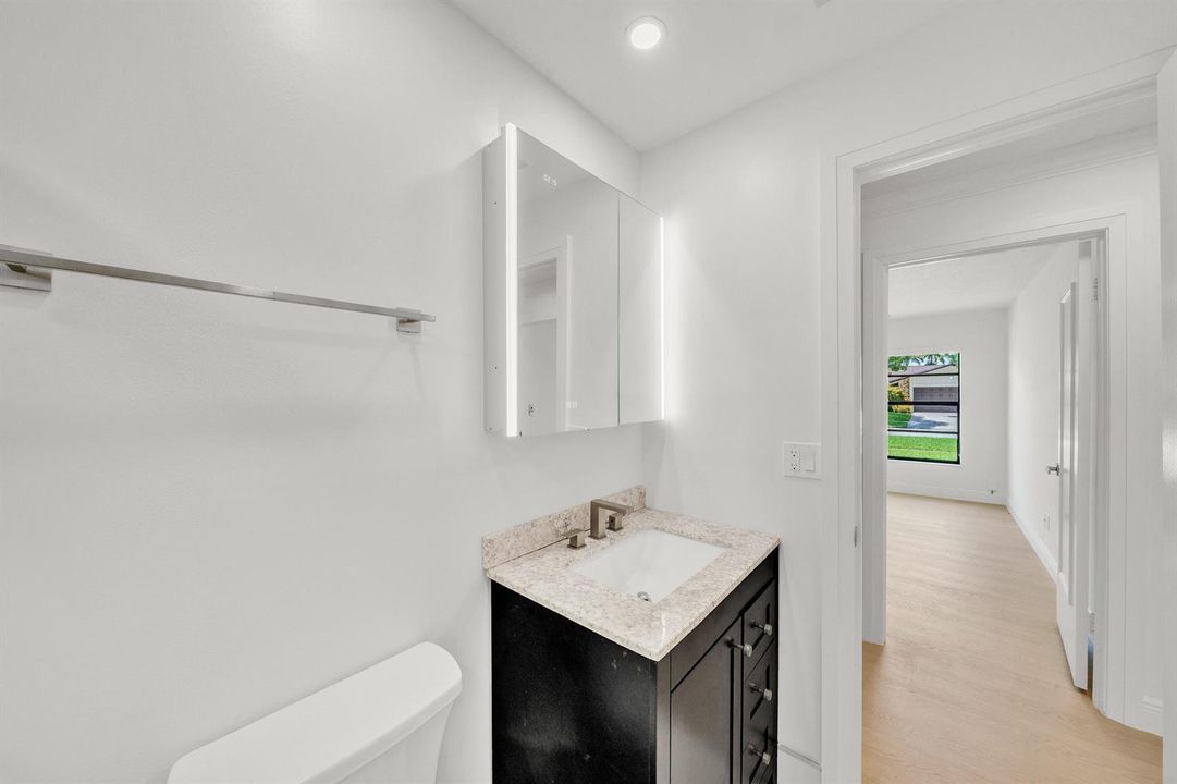 8 Guest Bathroom (4)