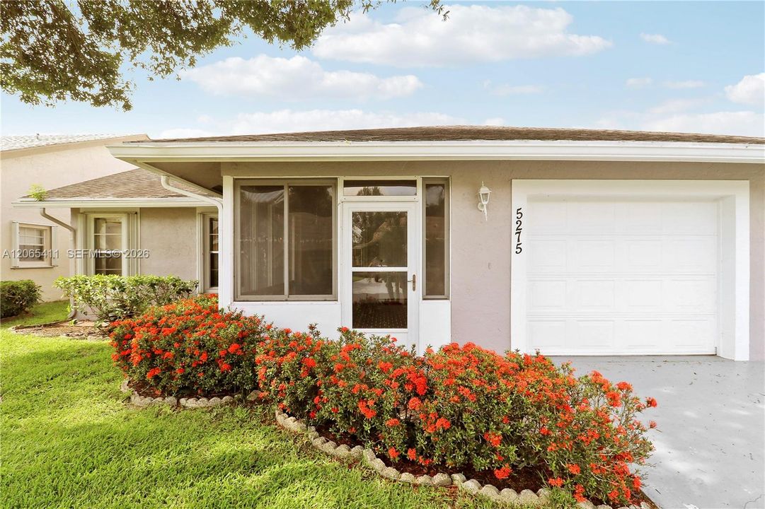 Active With Contract: $319,999 (2 beds, 2 baths, 1599 Square Feet)