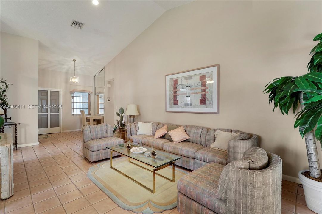 Active With Contract: $319,999 (2 beds, 2 baths, 1599 Square Feet)