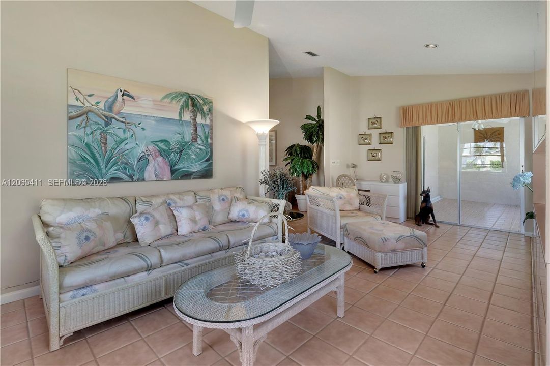 Active With Contract: $319,999 (2 beds, 2 baths, 1599 Square Feet)