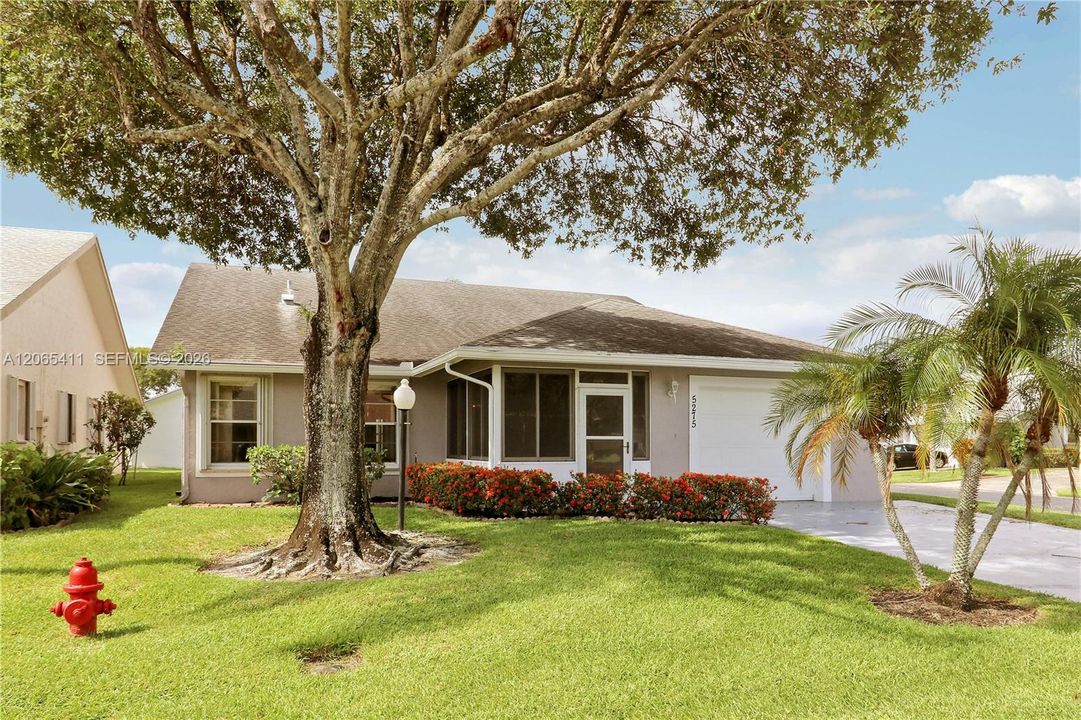 Active With Contract: $319,999 (2 beds, 2 baths, 1599 Square Feet)