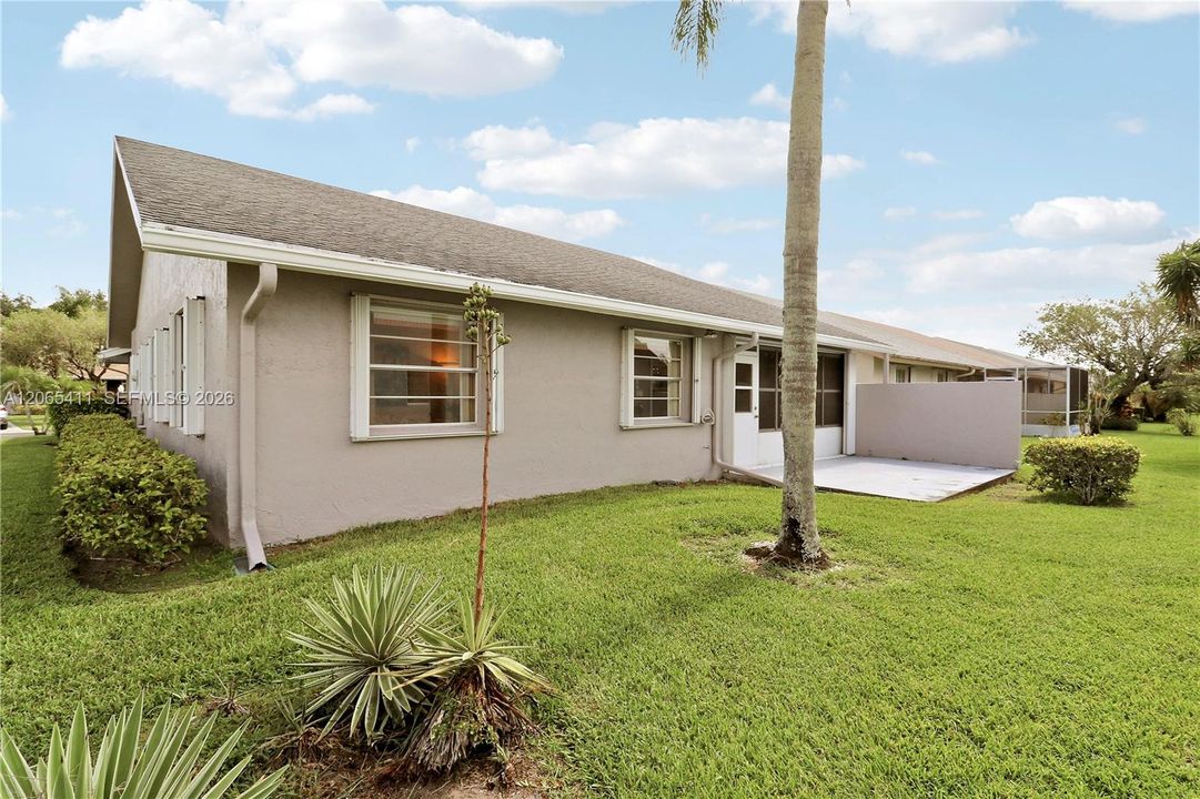 Active With Contract: $319,999 (2 beds, 2 baths, 1599 Square Feet)