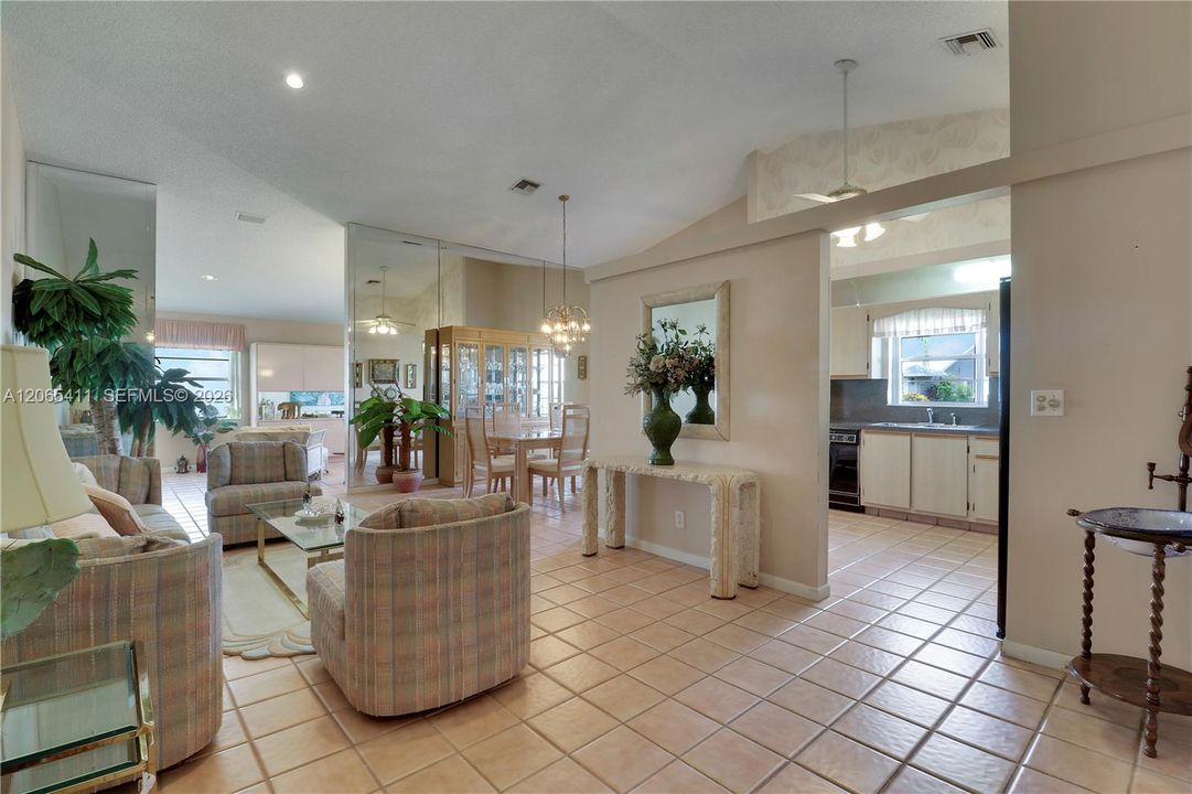 Active With Contract: $319,999 (2 beds, 2 baths, 1599 Square Feet)