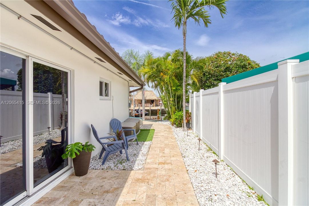 For Sale: $1,425,000 (3 beds, 2 baths, 1923 Square Feet)
