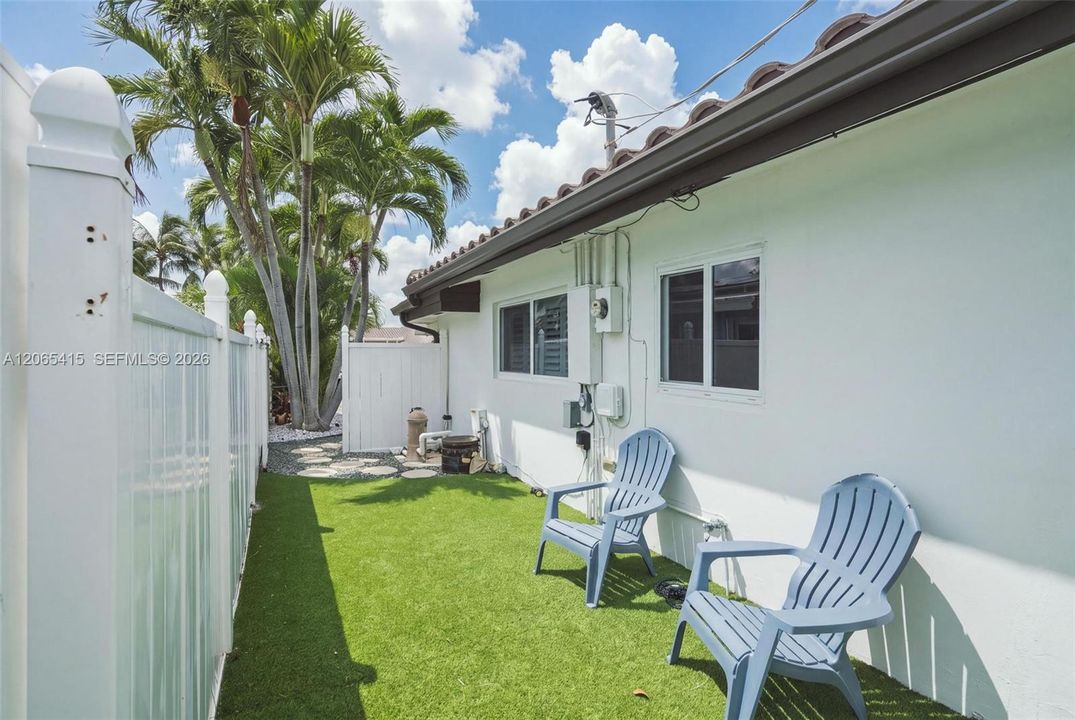 For Sale: $1,425,000 (3 beds, 2 baths, 1923 Square Feet)