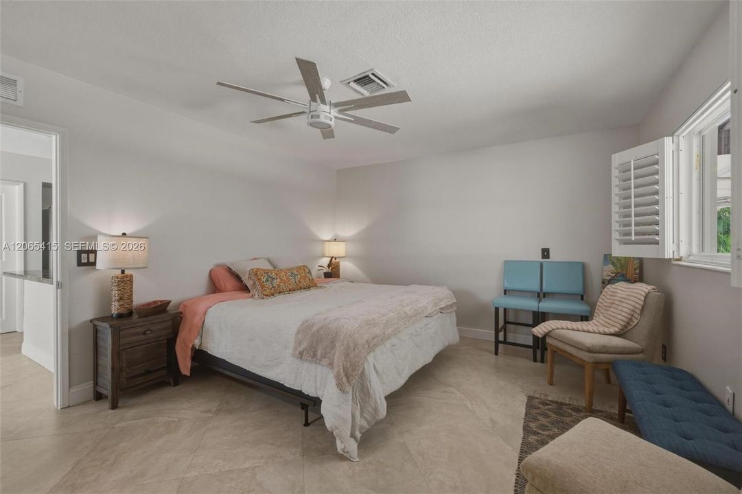 For Sale: $1,425,000 (3 beds, 2 baths, 1923 Square Feet)