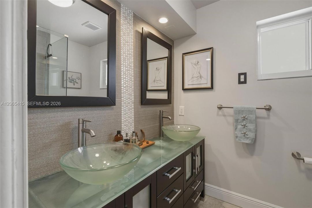 For Sale: $1,425,000 (3 beds, 2 baths, 1923 Square Feet)