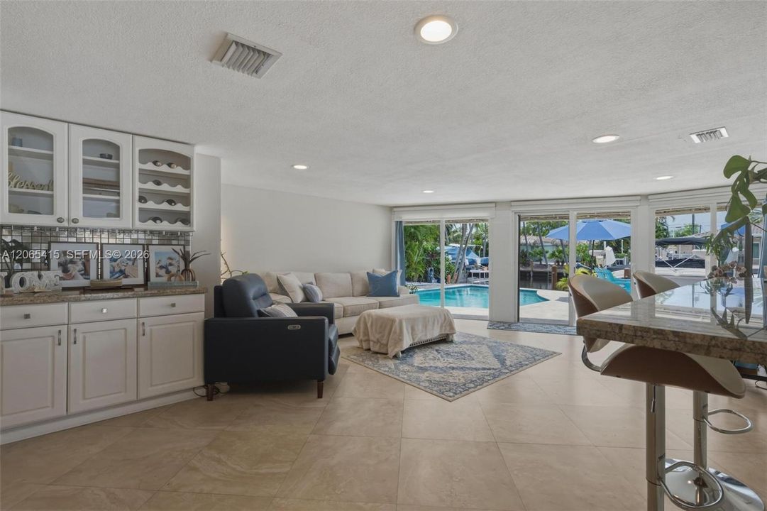 For Sale: $1,425,000 (3 beds, 2 baths, 1923 Square Feet)