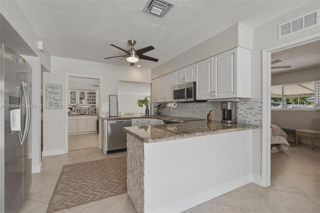 For Sale: $1,425,000 (3 beds, 2 baths, 1923 Square Feet)