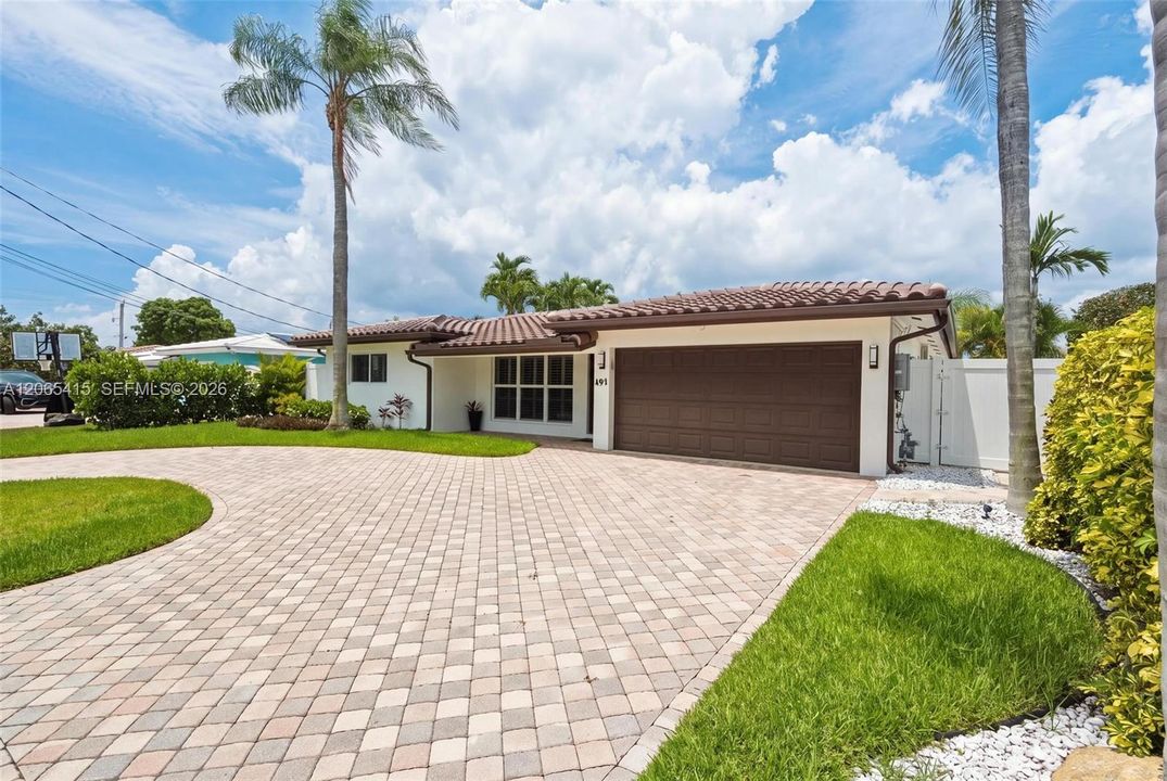 For Sale: $1,425,000 (3 beds, 2 baths, 1923 Square Feet)