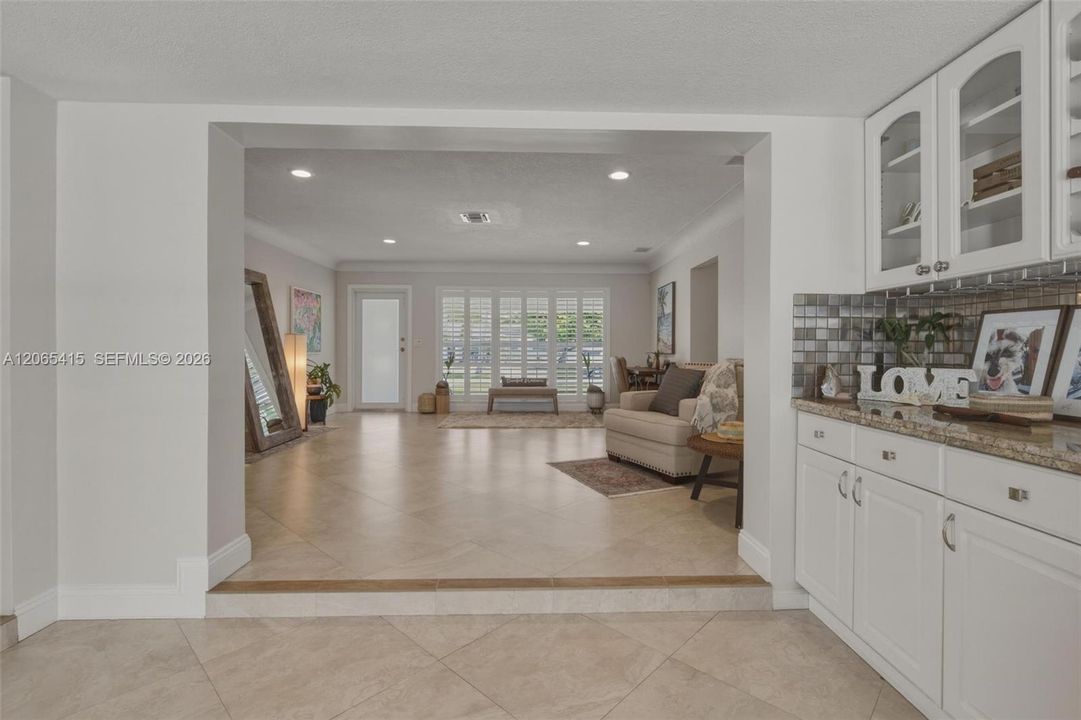 For Sale: $1,425,000 (3 beds, 2 baths, 1923 Square Feet)