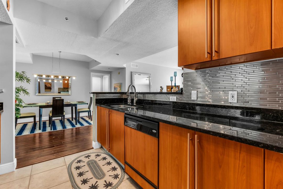 Kitchen & Dining Area