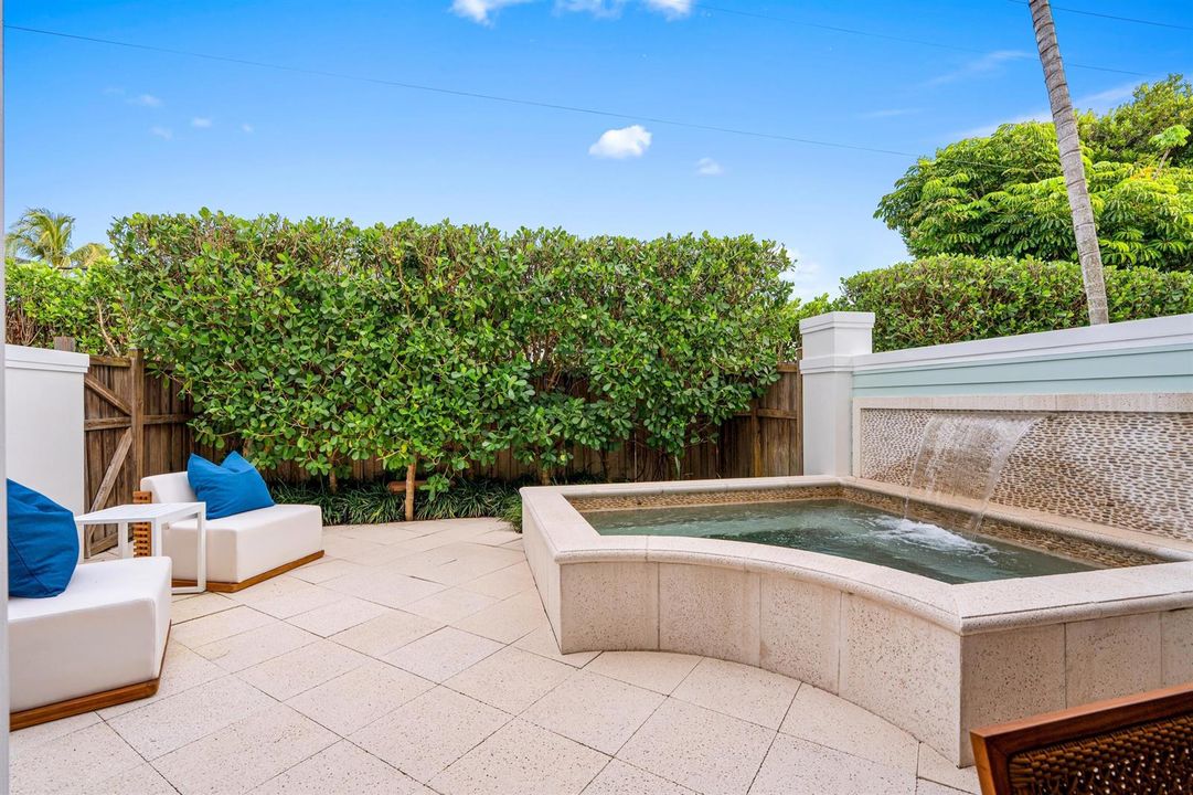 PATIO_LOOKING_OUT_DT
