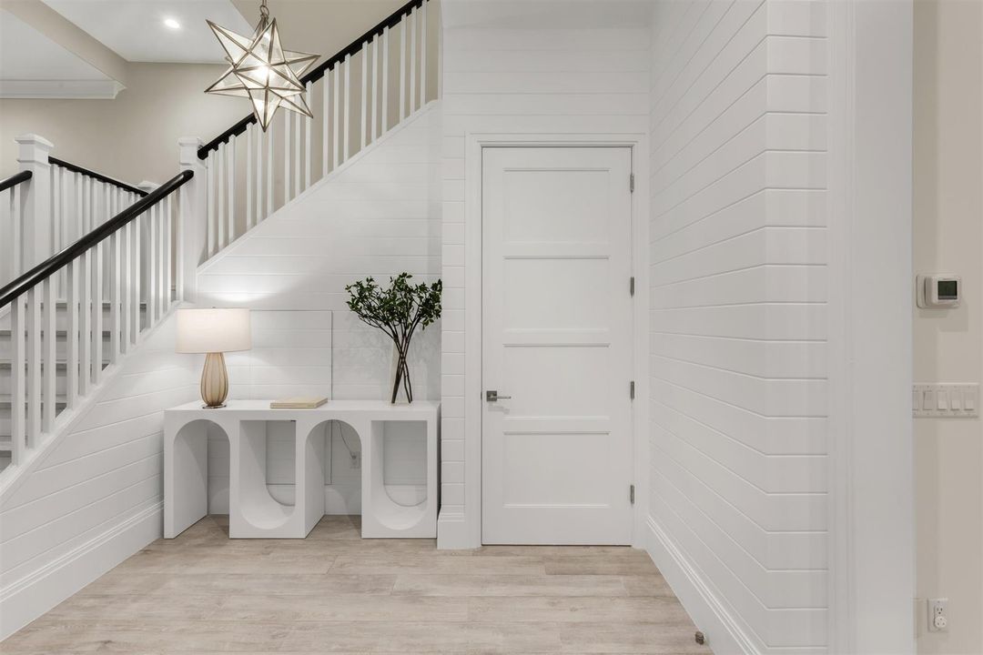 FOYER_STRAIGHT_EB