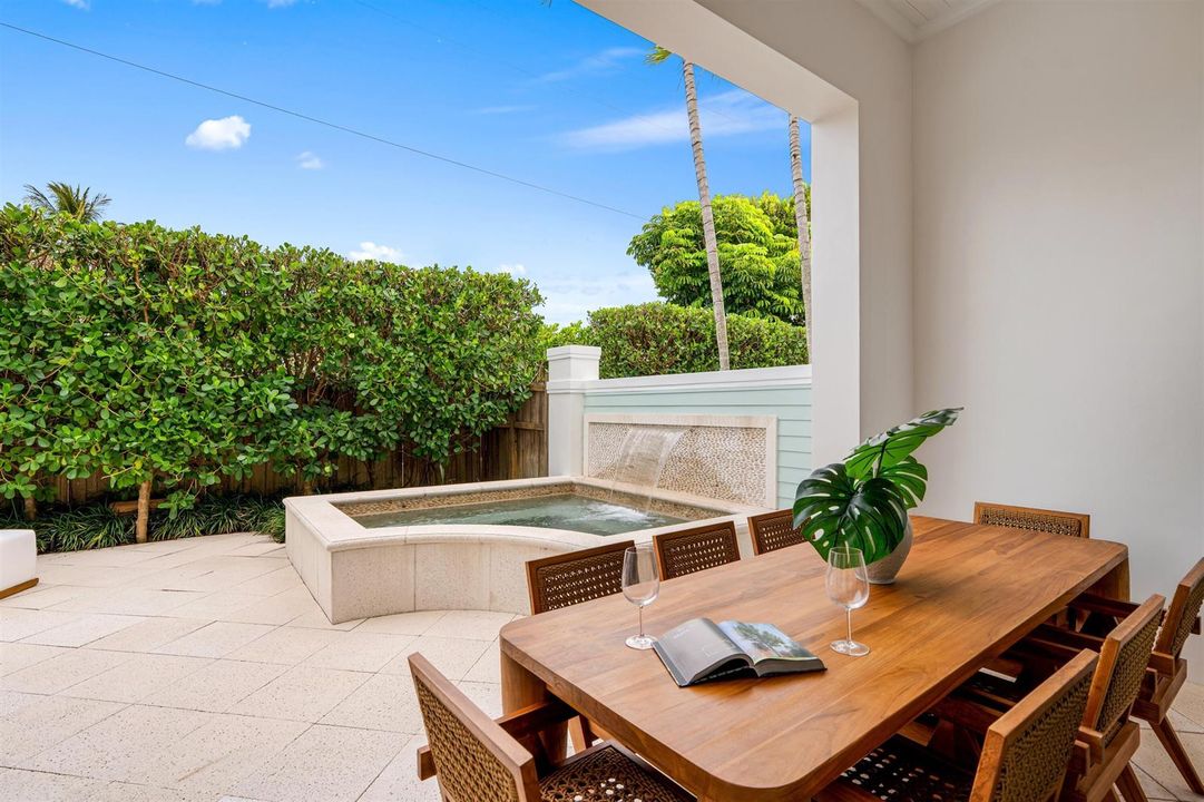 LOGGIA_DINING_ANGLE_DT