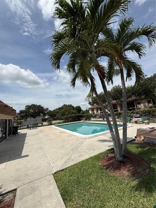 For Sale: $249,900 (2 beds, 2 baths, 1010 Square Feet)