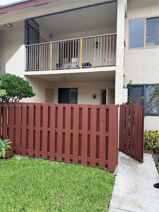 For Sale: $249,900 (2 beds, 2 baths, 1010 Square Feet)