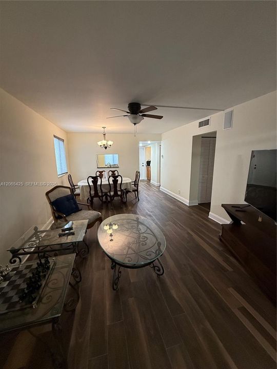 For Sale: $249,900 (2 beds, 2 baths, 1010 Square Feet)