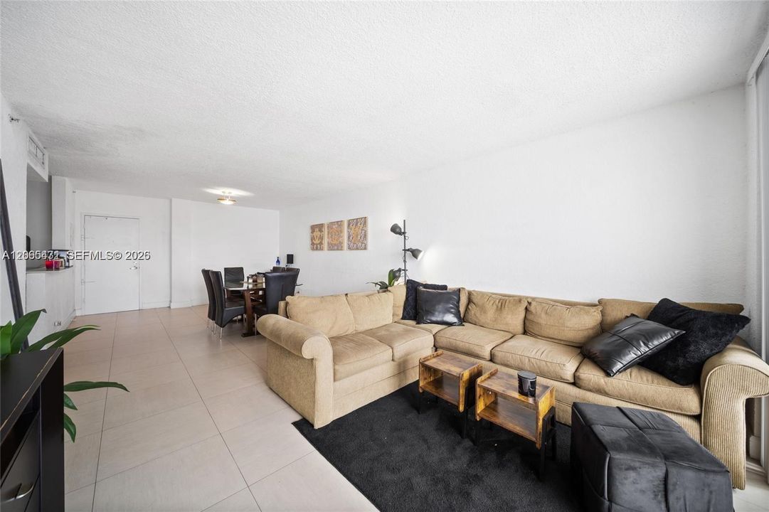 For Sale: $690,000 (2 beds, 2 baths, 1072 Square Feet)