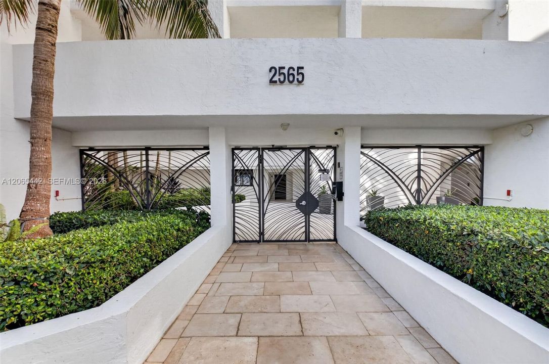 En Venta: $1,175,000 (2 camas, 3 baños, 2240 Pies cuadrados)