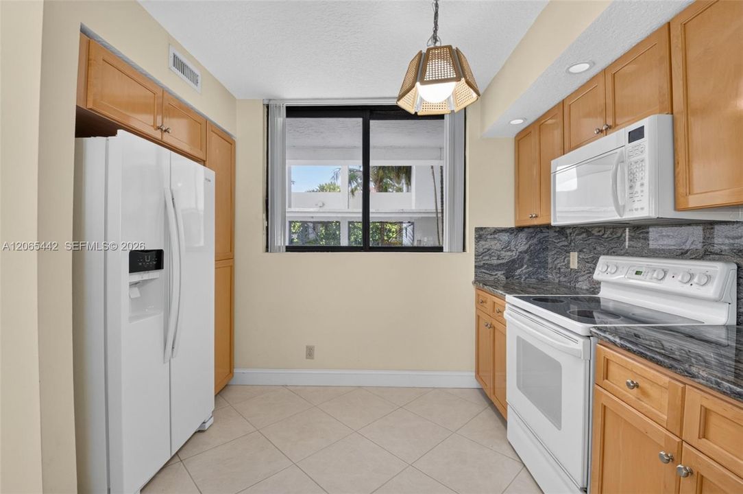 En Venta: $1,175,000 (2 camas, 3 baños, 2240 Pies cuadrados)