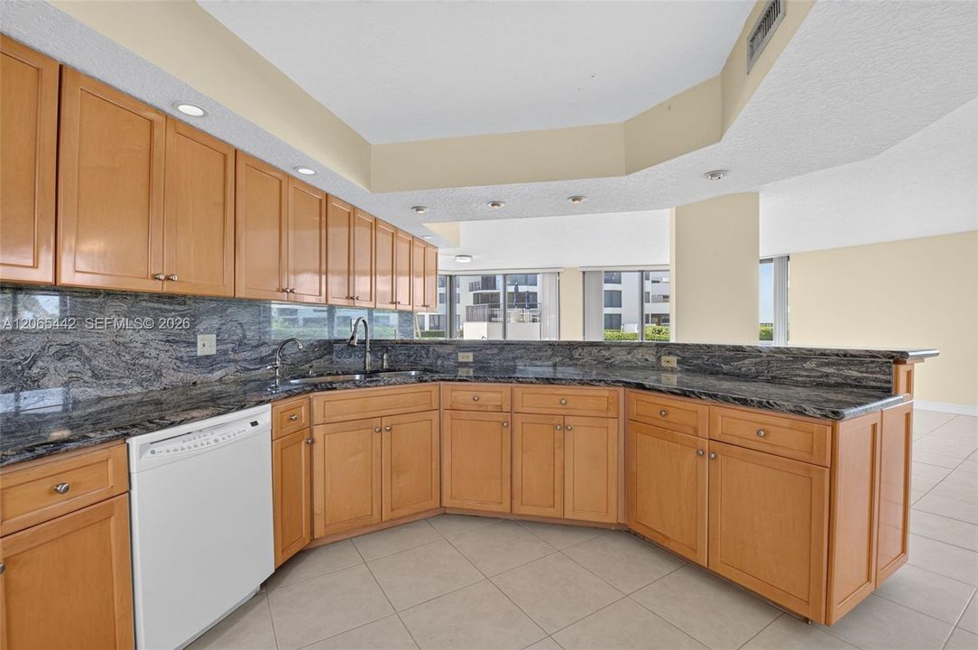 En Venta: $1,175,000 (2 camas, 3 baños, 2240 Pies cuadrados)