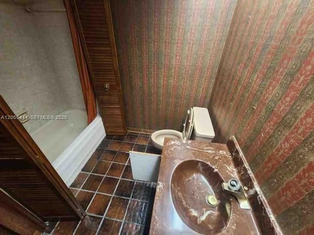 En Venta: $525,000 (4 camas, 3 baños, 2728 Pies cuadrados)