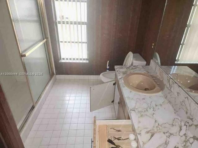 En Venta: $525,000 (4 camas, 3 baños, 2728 Pies cuadrados)